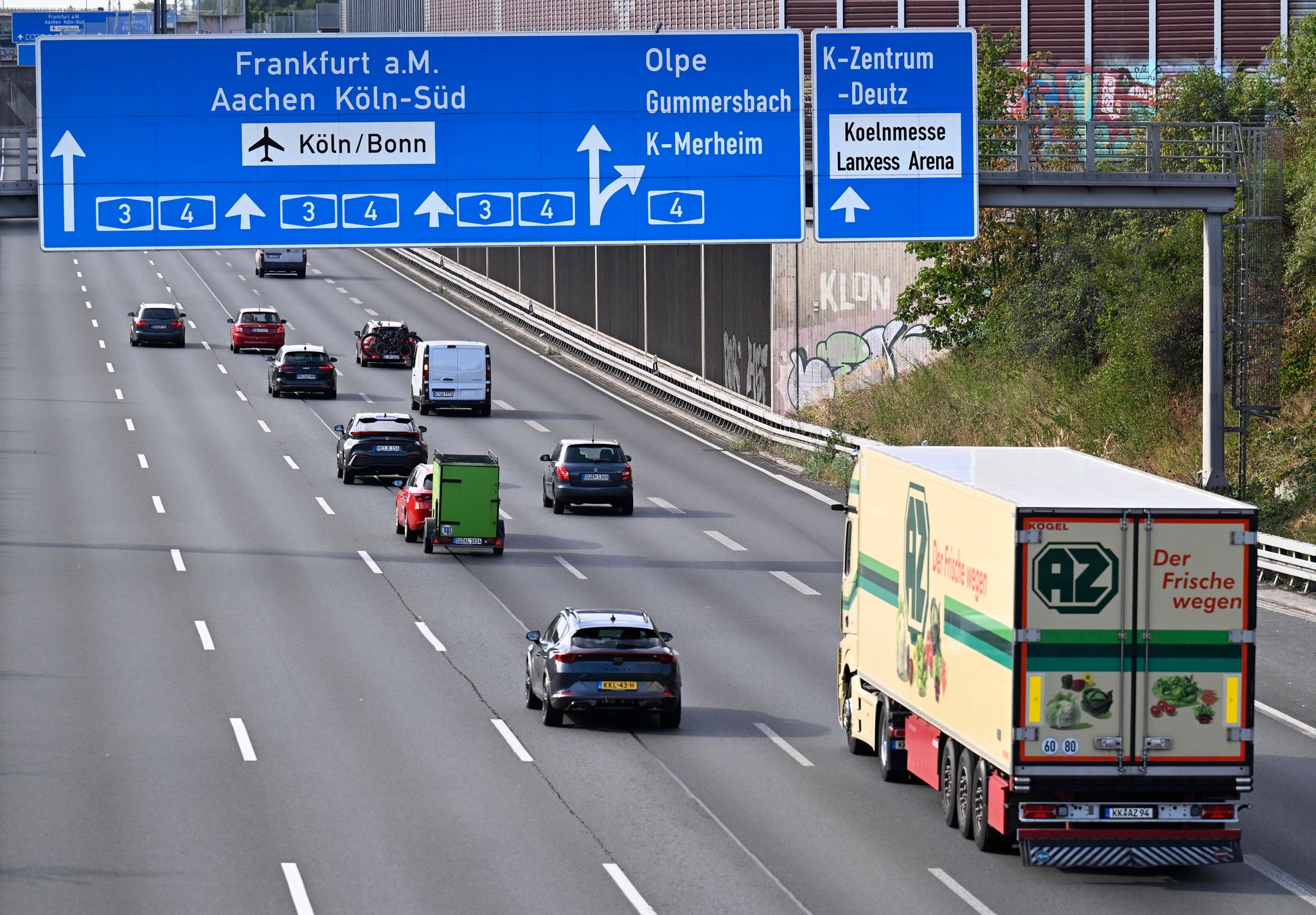 Sonntagsfahrverbot für Lkw in Nordrhein-Westfalen gelockert © Foto: Roberto Pfeil/dpa