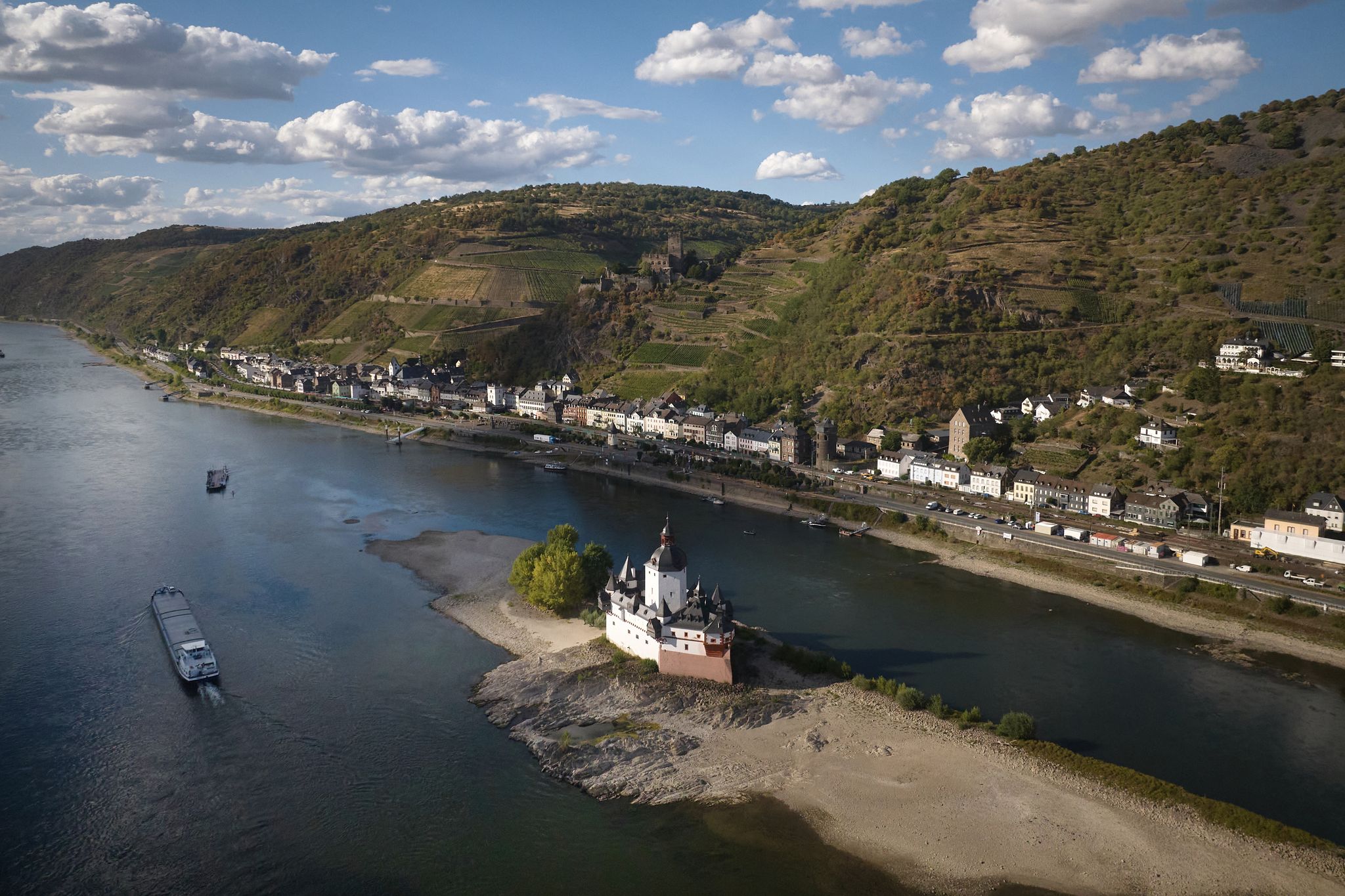 Niedrigwasser am Rhein © Foto: Thomas Frey/dpa